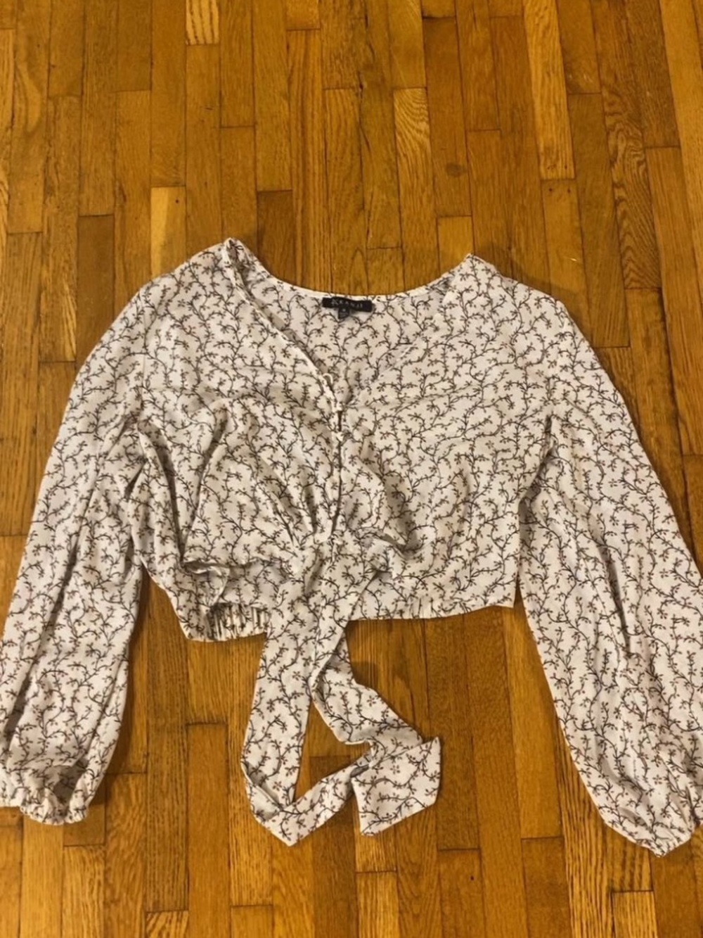 Floral Tie-Front Long Sleeve Crop Top - White/Black